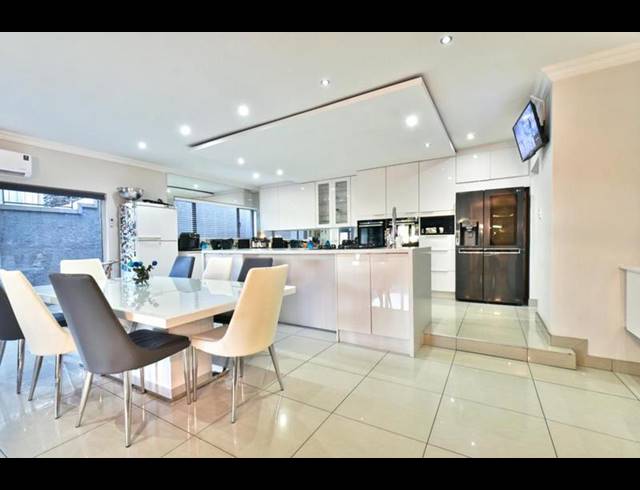 7 BEDROOM HOUSE FOR SALE IN GLENVISTA